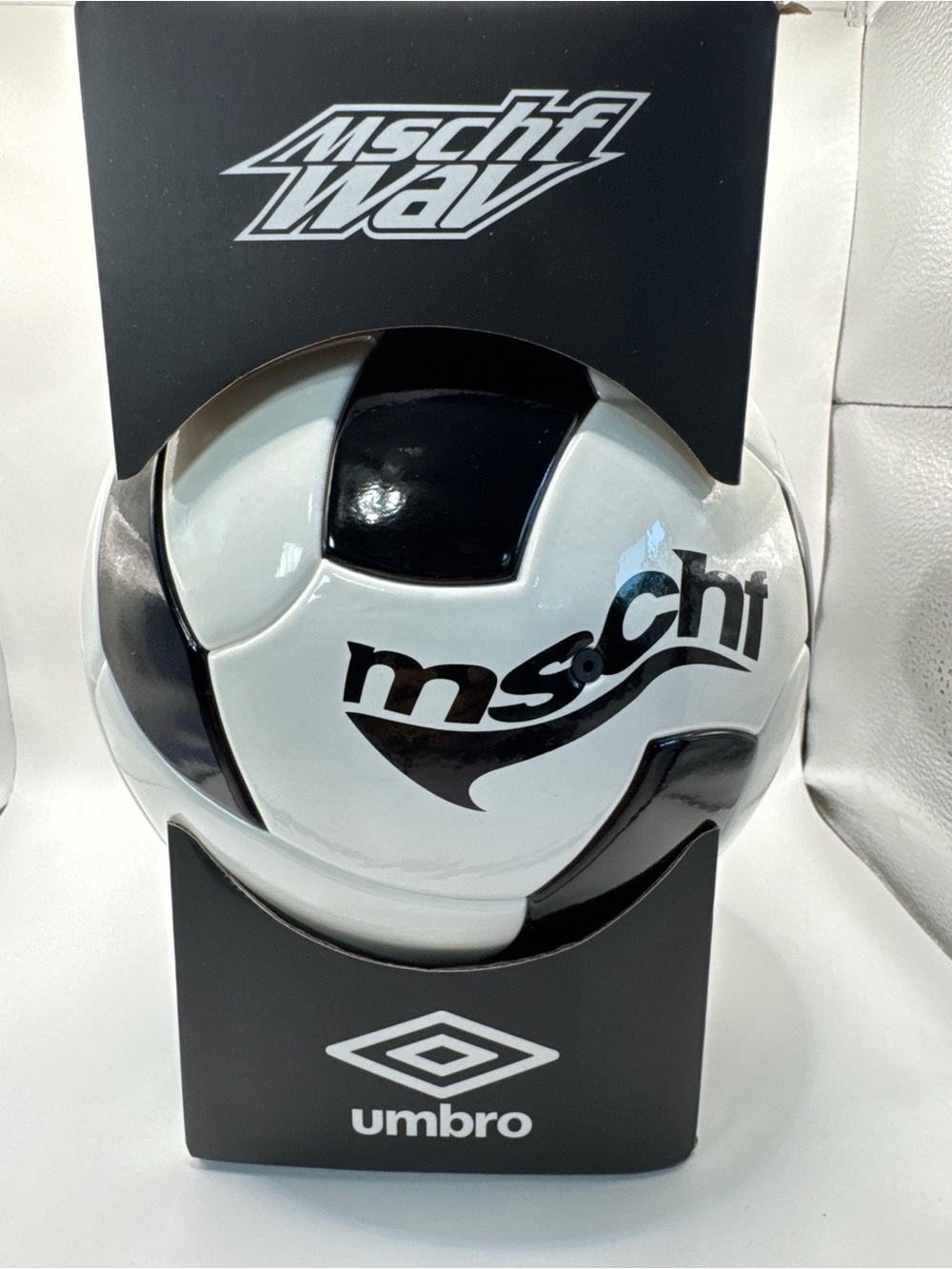 umbro mschf Wave Black and White Soccer Ball